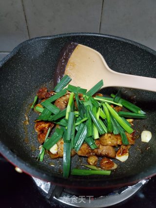 青蒜炒五花肉的做法步骤：11