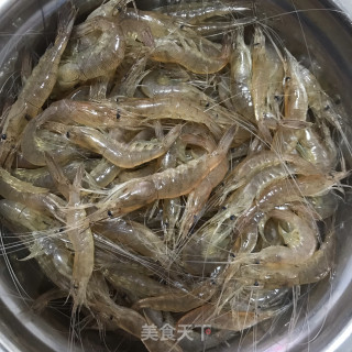 炸白虾的做法步骤：1