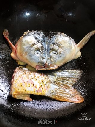 鱼头鱼尾豆腐汤的做法步骤：5