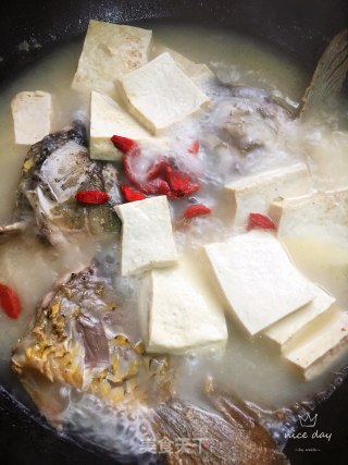 鱼头鱼尾豆腐汤的做法步骤：9