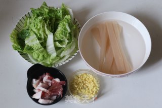 白菜猪肉粉条的做法步骤：1