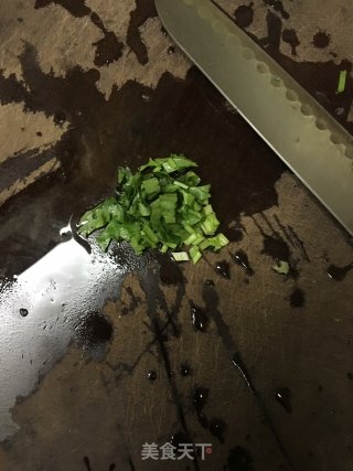 牛肉煲仔饭的做法步骤：1