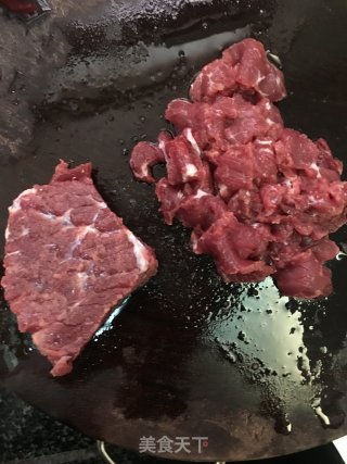 牛肉煲仔饭的做法步骤：3