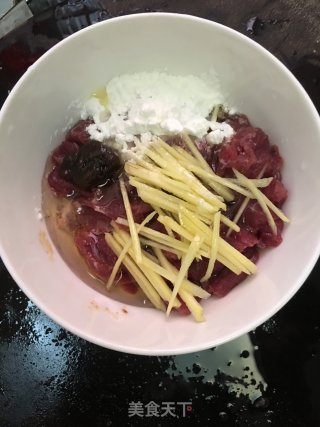 牛肉煲仔饭的做法步骤：4
