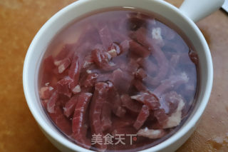金针菇牛肉汤的做法步骤：1