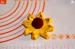 胡萝卜花朵豆沙包的做法步骤：6