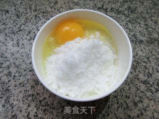 鸡蛋椰蓉酥的做法步骤：2