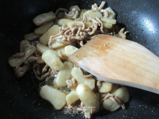 瘦肉丝炒荸荠的做法步骤：9