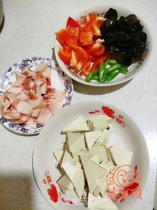 家常烧豆腐的做法步骤：1