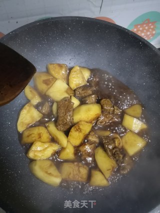 砂锅土豆牛腩的做法步骤：3