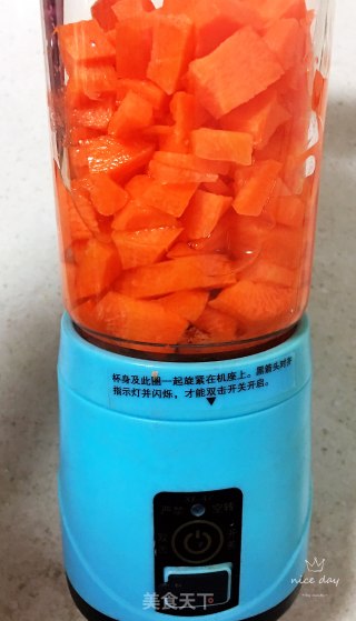 胡萝卜鸡蛋手擀面的做法步骤：1