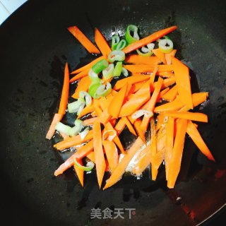 手撕白菜炒木耳的做法步骤：3