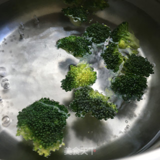 低脂翡翠饭团的做法步骤：1