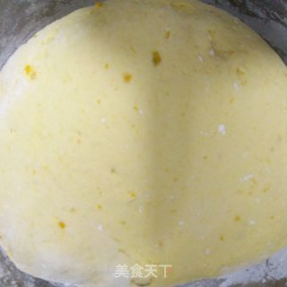 南瓜豆沙包的做法步骤：3