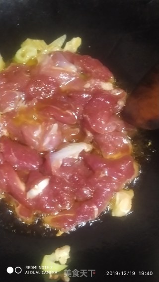 鸭肉炒芥兰头的做法步骤：3