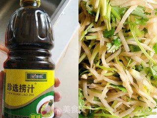 萝卜丝拌香菜的做法步骤：3