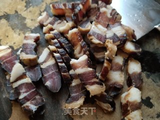 腊肉西芹炒木耳的做法步骤：2