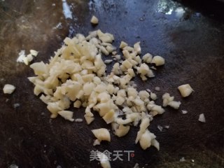 腊肉西芹炒木耳的做法步骤：5
