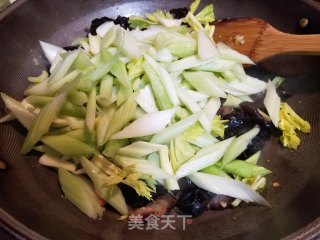 腊肉西芹炒木耳的做法步骤：9