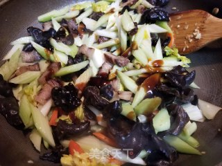 腊肉西芹炒木耳的做法步骤：10