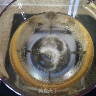 大骨头西红柿热汤面的做法步骤：1