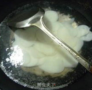 韭菜芽火腿肠炒年糕的做法步骤：6