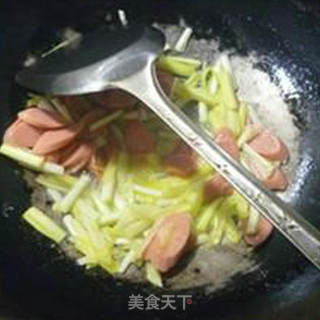 韭菜芽火腿肠炒年糕的做法步骤：7