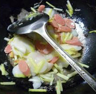 韭菜芽火腿肠炒年糕的做法步骤：10