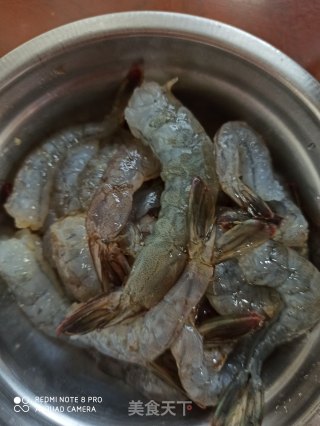荷兰豆胡萝卜片炒虾仁的做法步骤：2