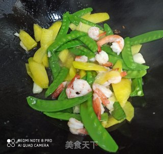荷兰豆胡萝卜片炒虾仁的做法步骤：7
