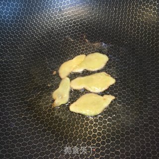 香菇玉米烧鸡腿的做法步骤：3