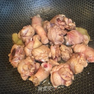 香菇玉米烧鸡腿的做法步骤：4