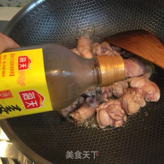 香菇玉米烧鸡腿的做法步骤：5