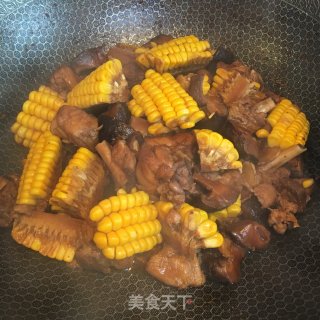 香菇玉米烧鸡腿的做法步骤：8