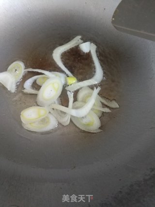 菠菜炒猪血的做法步骤：4