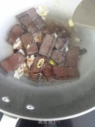菠菜炒猪血的做法步骤：6