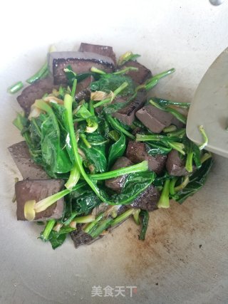 菠菜炒猪血的做法步骤：8