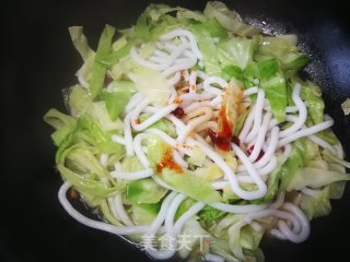 包菜炒土豆粉的做法步骤：7