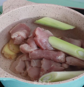 10月龄以上宝宝辅食原味猪肉松的做法步骤：3