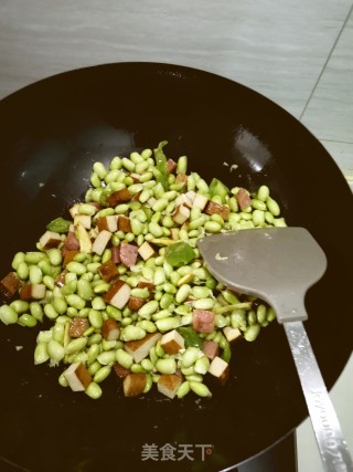 家常毛豆炒豆干的做法步骤：6