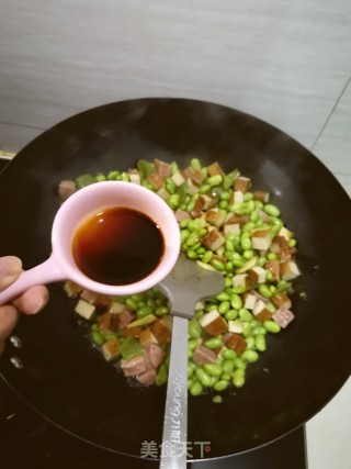 家常毛豆炒豆干的做法步骤：7