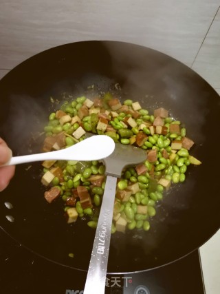 家常毛豆炒豆干的做法步骤：8