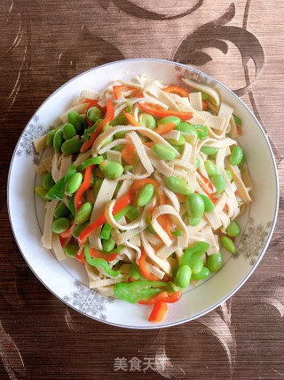 毛豆千张炒双椒的做法步骤：6