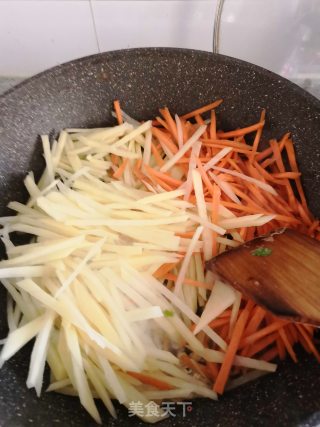 胡萝卜炒土豆丝的做法步骤：4
