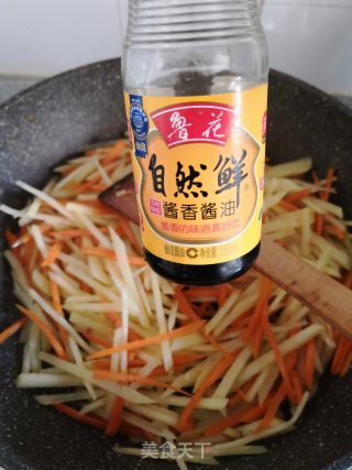 胡萝卜炒土豆丝的做法步骤：6