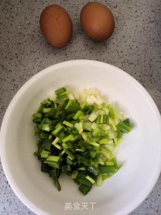 香葱炒鸡蛋的做法步骤：1