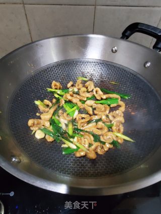 青蒜炒板筋肉的做法步骤：6