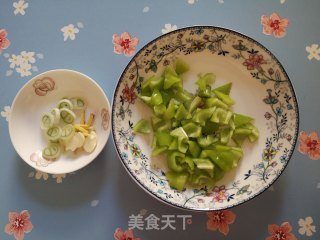 青椒牛肉的做法步骤：2