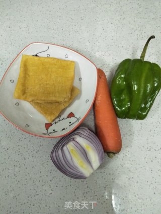 洋葱炒豆干的做法步骤：1