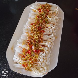 油爆金针菇的做法步骤：3